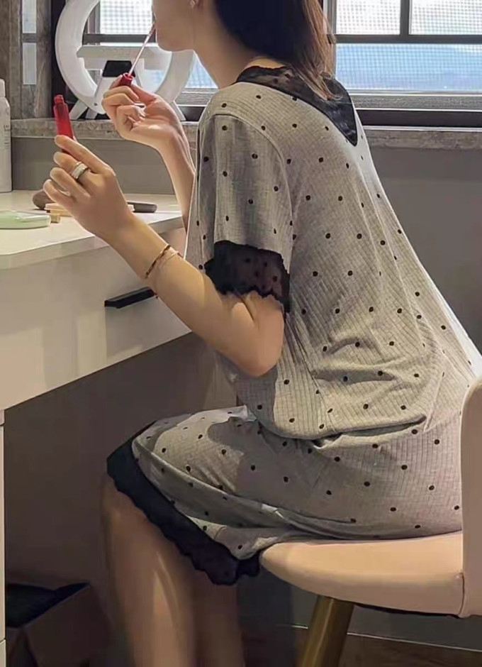 家居睡衣