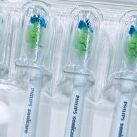 飞利浦钻石亮白牙刷头，一周焕亮，给牙齿的 “精致清洁课”