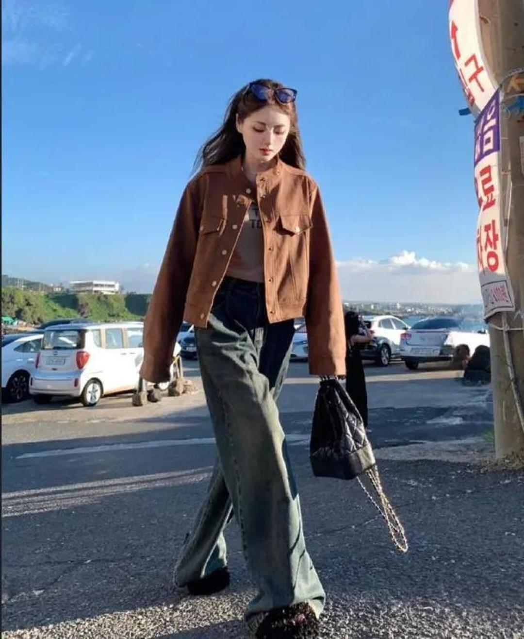 琥珀流光风席卷洛丽塔圈层:秋日叠穿美学解锁时空胶囊