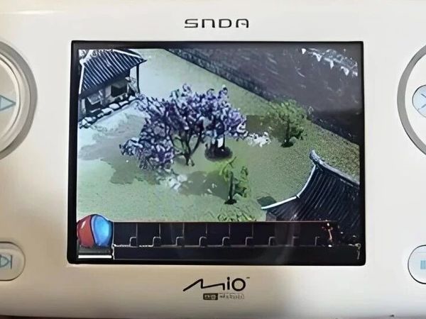 能玩传奇的首款国产掌机，十年内疯涨4倍！如今一机难求