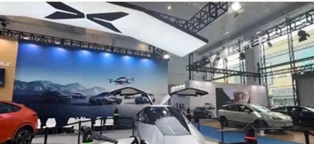 飞行汽车亮相成都车展,空中通勤仍面临续航与法规重重挑战