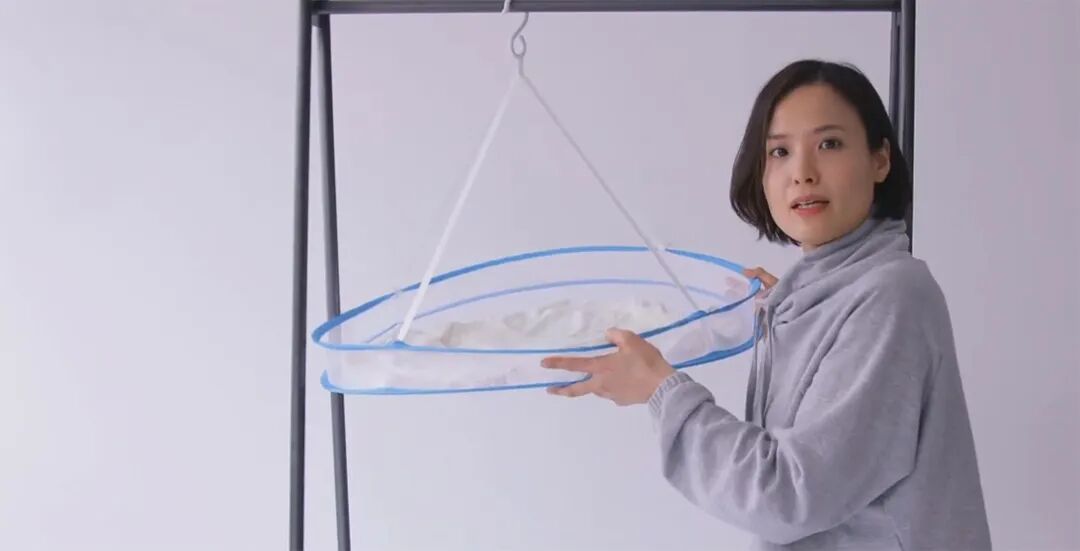 羽绒服、蚕丝被怎么洗才对?保洁阿姨9招正确清洁方法,洗完不扁塌、不变形!