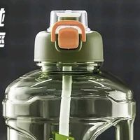 每日饮水好伴侣：炊大皇2.2L大容量运动水杯使用体验