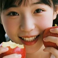 这苹果长得是磕碜，但一口下去我直接跪了，脆甜爆汁，甜到心尖尖