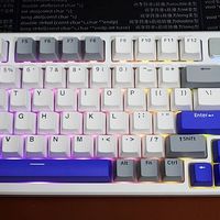 雷柏V700机械键盘：省空间、手感润、续航狠，200元档六边形战士