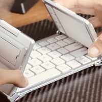 华为三折叠卖2万，我用200价位的BOW键盘抄了同款作业