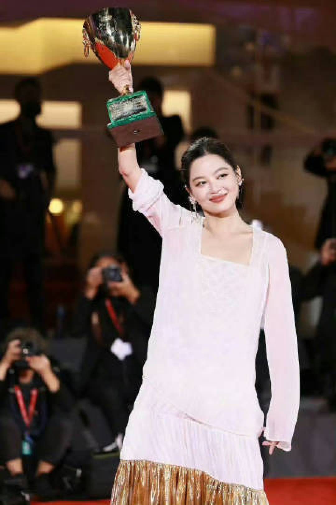 威尼斯影后辛芷蕾突破背后:金狮奖严苛标准与华语电影国际突围之路