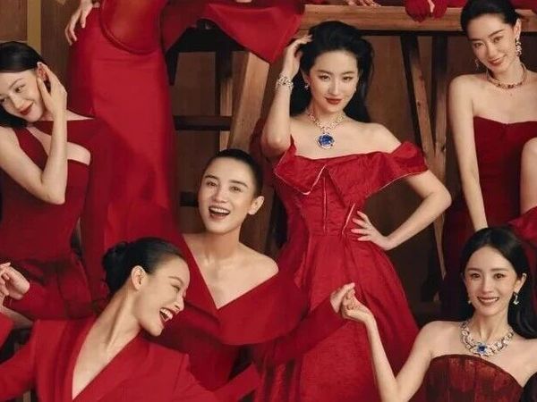 《VOGUE》中国20周年封面的那抹中国红，才是真正的东方气场