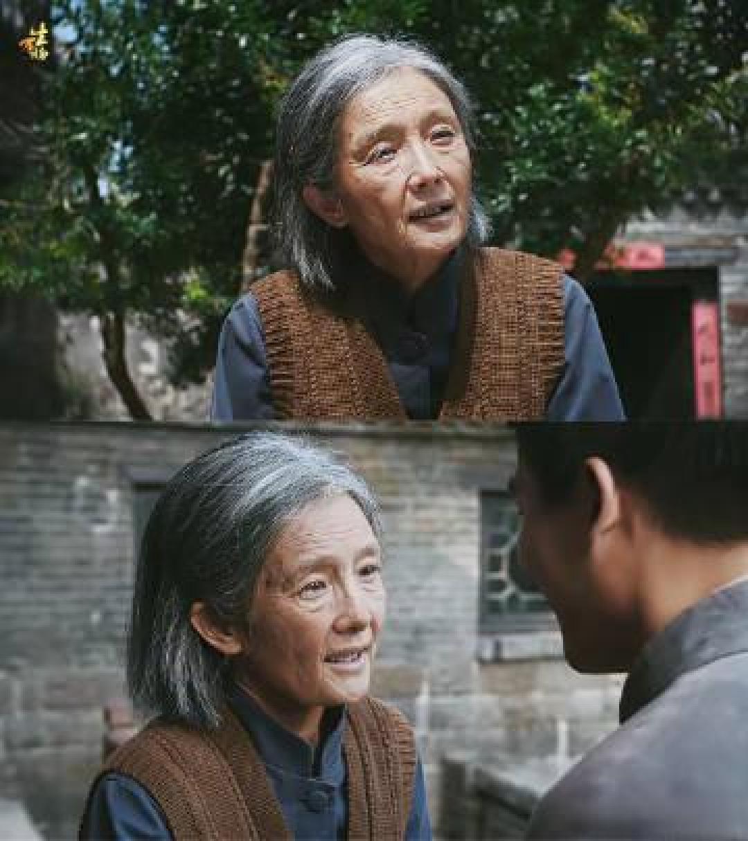 杨幂老年妆被誉换头术,素颜出镜,手磨茧子、晒痕留痕,从“小姐”蜕变为农妇!