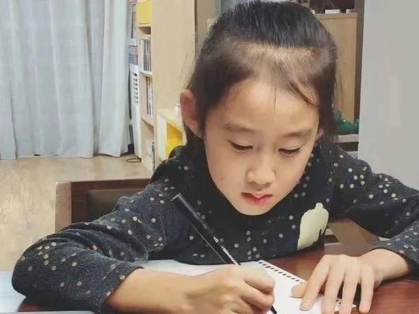 整理了女儿一用就好几年的学习用品，开学你们可以查缺补漏下