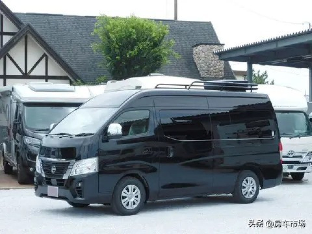 日产NV350改装旅行车:兼顾家用与露营的多功能四驱车型