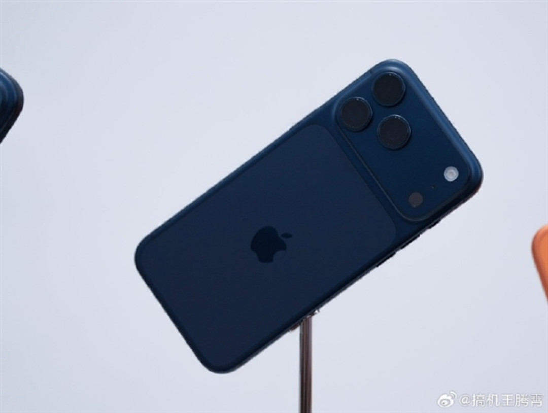 iPhone 17 Pro/Air官方图+现场真机上手:橙色版最吸睛