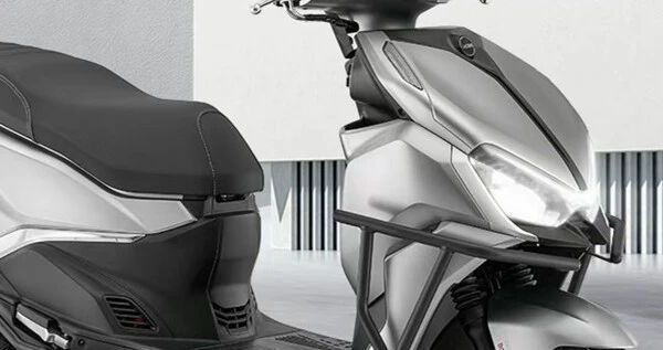 厂家指导价9480元，万元左右买125踏板还是150？ABS+TCS+双碟刹，12寸轮胎，7L油箱，钱江ACE150超高性价比！