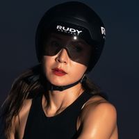 穿这么少！跑步骑行能方便吗？铁三服的布料这么少图啥啊！