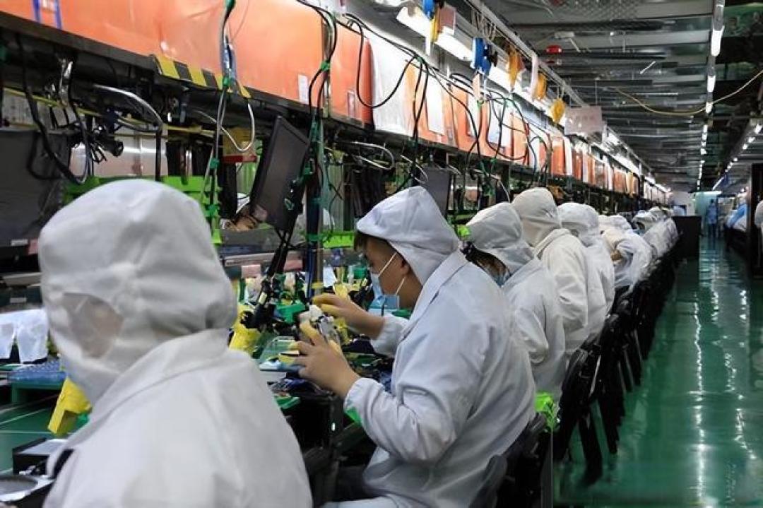 iPhone 17冲刺季:郑州富士康20万工人托起全球最大组装基地的季节性劳务潮