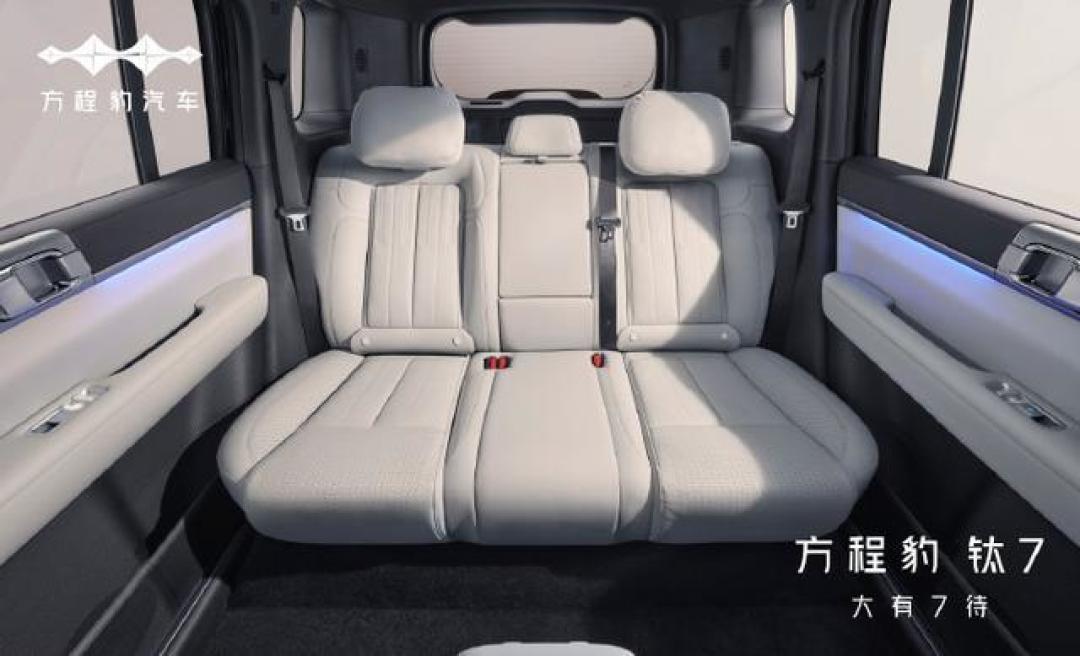 比亚迪方程豹钛7上市17.98万起,硬派混动SUV重塑20万级价值标杆
