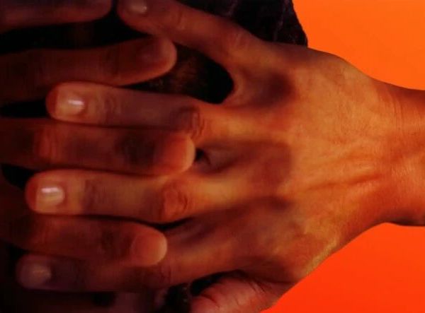 Polar推出无屏幕、无干扰健身追踪器Polar Loop