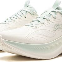 2025跑步选鞋新思路！李宁凌波V2跑鞋，新手也能轻松入门！