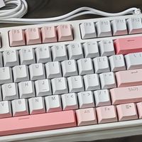 可以闭眼冲的极光键盘！RGB灯效美到失眠