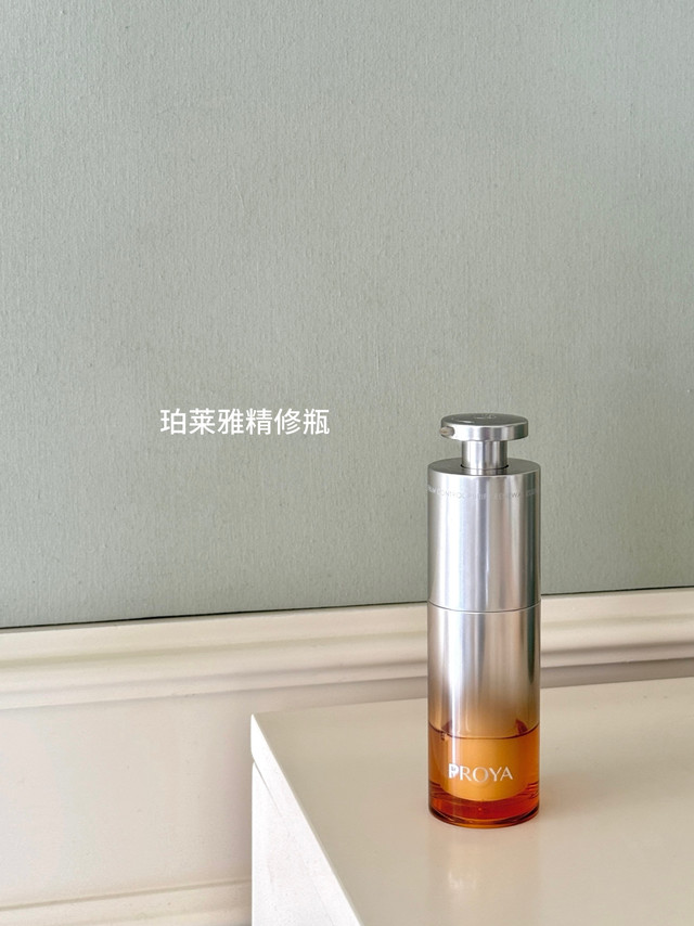 （反馈）油皮，尤其是油敏皮想让皮肤变嫩变平滑的话真的可以试试珀莱雅新出的油皮精华精修瓶。客观地说下我的使用体验：短期内这瓶可能不会有酸给皮肤的感知多但用到第二周第三周，差不多就能发现皮肤变嫩变软变得有