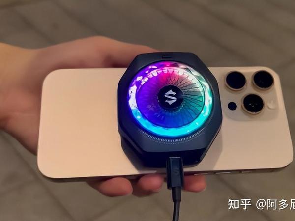 夏天玩游戏手机太烫？2025年手机散热器怎么选？黑鲨5Pro散热器、飞智B8X、 红魔6Pro对比实测告诉你！建议收藏！