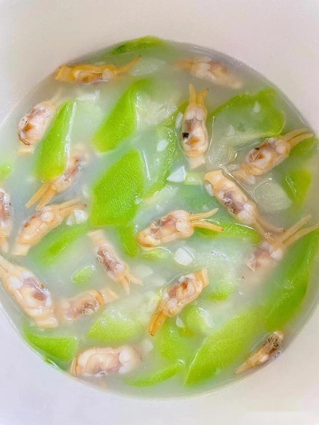 盛夏丝瓜汤鲜味图鉴：从蛋花汆烫到海鲜盛宴，解锁N种消暑密码