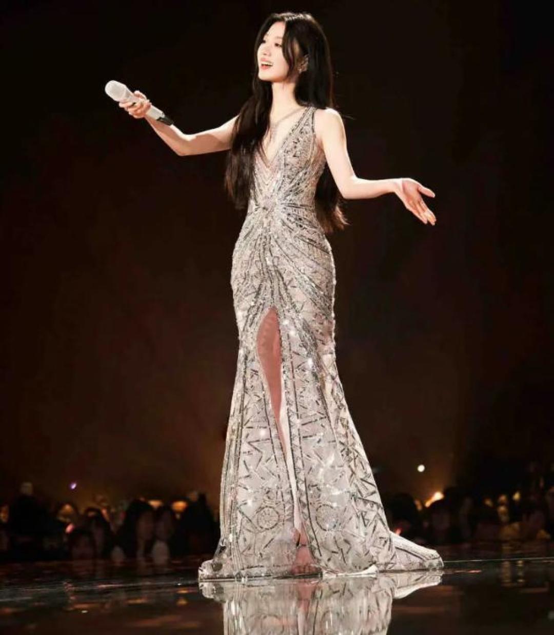 单依纯时尚进阶：白裙少女到舞台Diva的蜕变密码