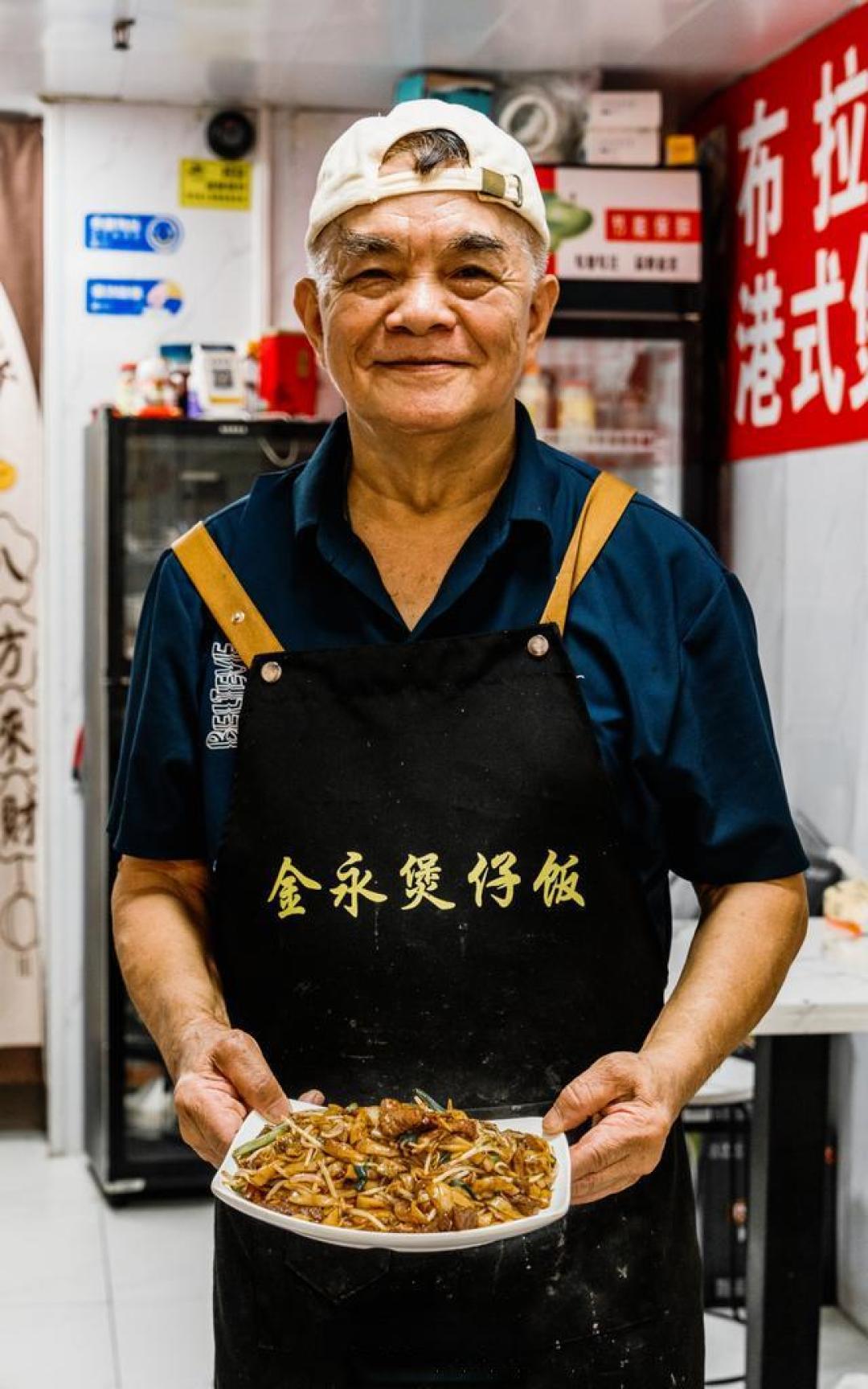 "深圳72岁阿伯坚守12年的2元肠粉店：免费加粉赠豆浆守护半城烟火"