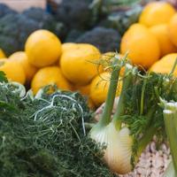 水果摊贩：深秋时吃水果，这3种能不买尽量不买，家里有也要少吃