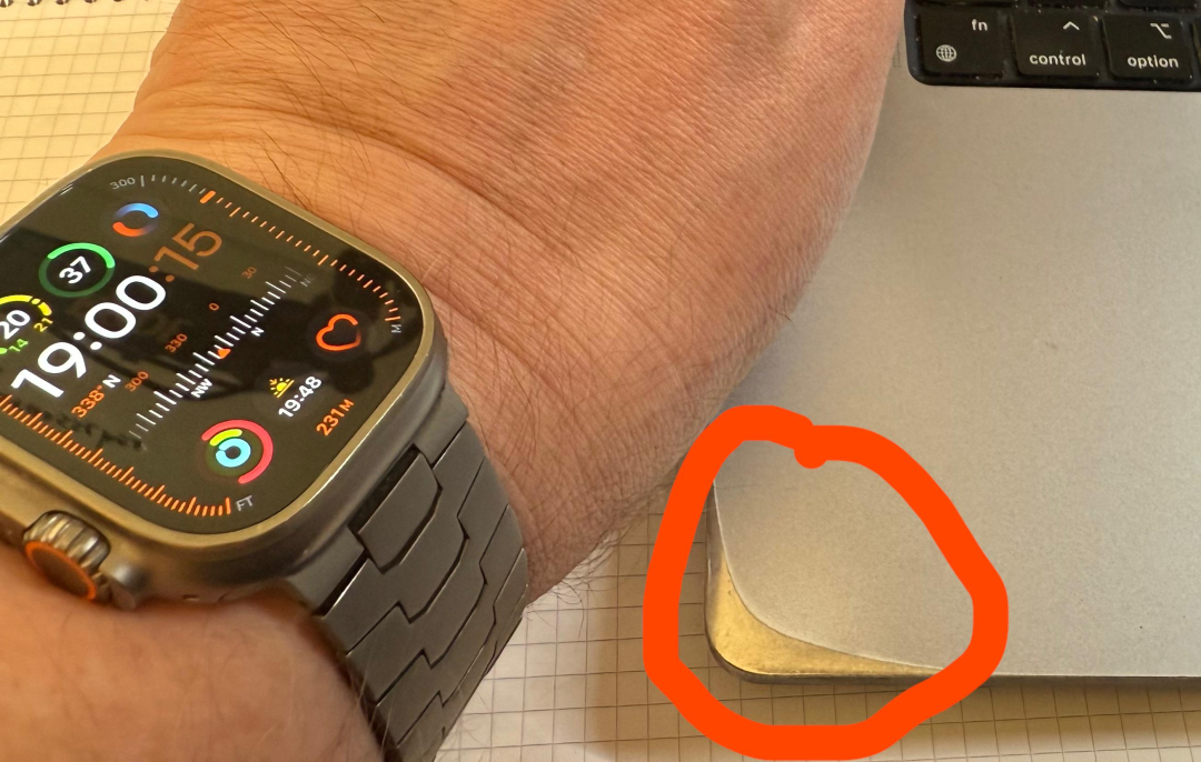 钛金属表带和铝合金外壳谁更硬?Reddit网友两年半时间把MacBook抛光
