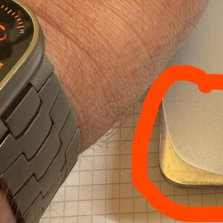 钛金属表带和铝合金外壳谁更硬？Reddit网友两年半时间把MacBook抛光
