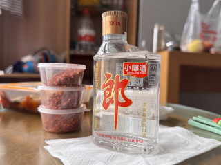 5块钱还给送上门的郎酒小歪嘴，大城市生活成本真的划算