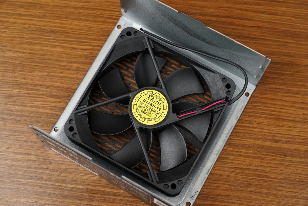 航嘉重火力AX850P三叉戟电源评测 高能效+高性价比