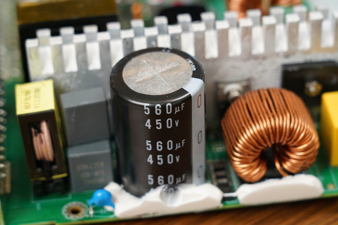 航嘉重火力AX850P三叉戟电源评测 高能效+高性价比