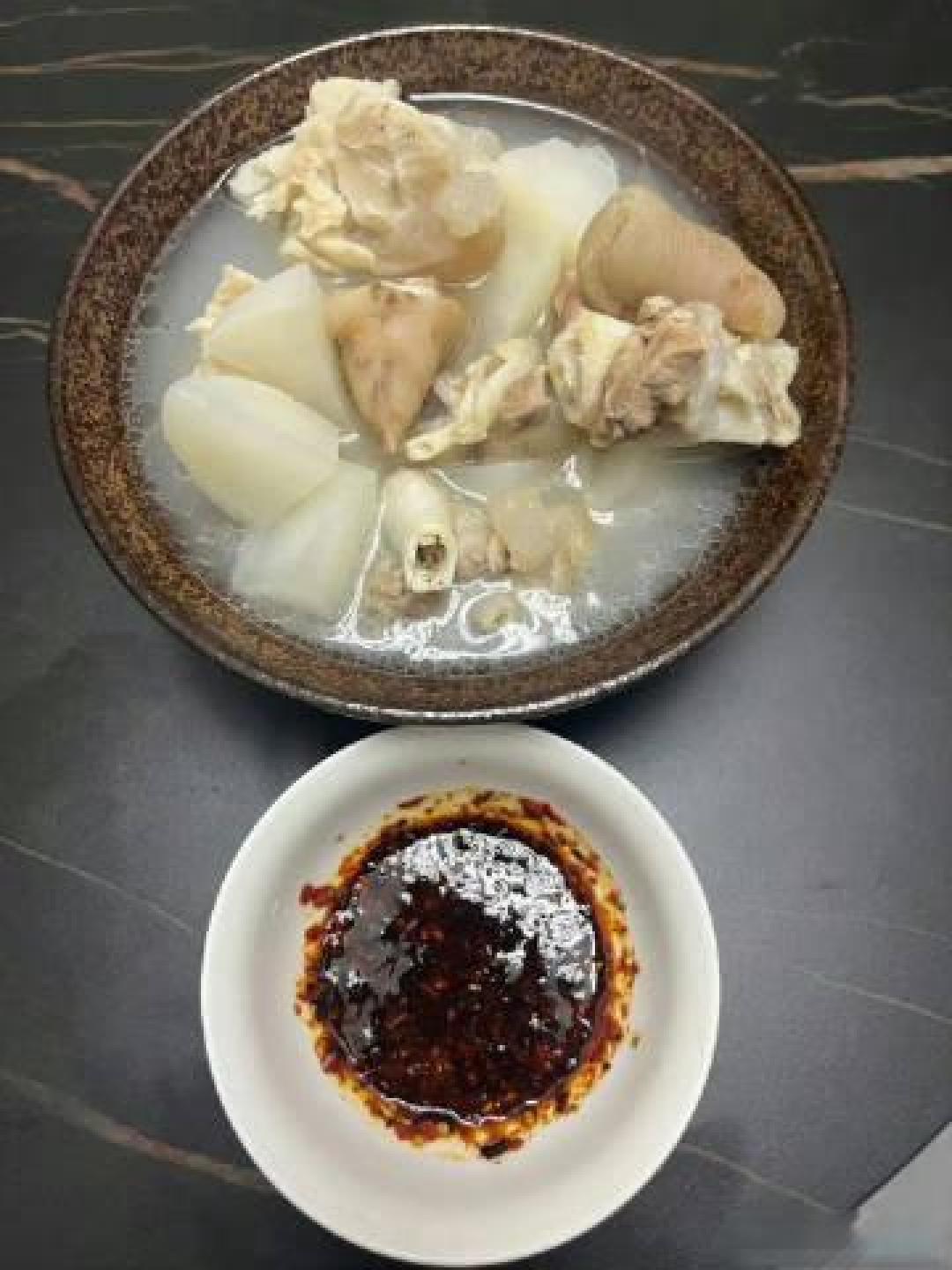 乌啦啦成都夜袭十碗蹄花江湖:前蹄暗号、红油密码与百年炖煮的深夜盛宴