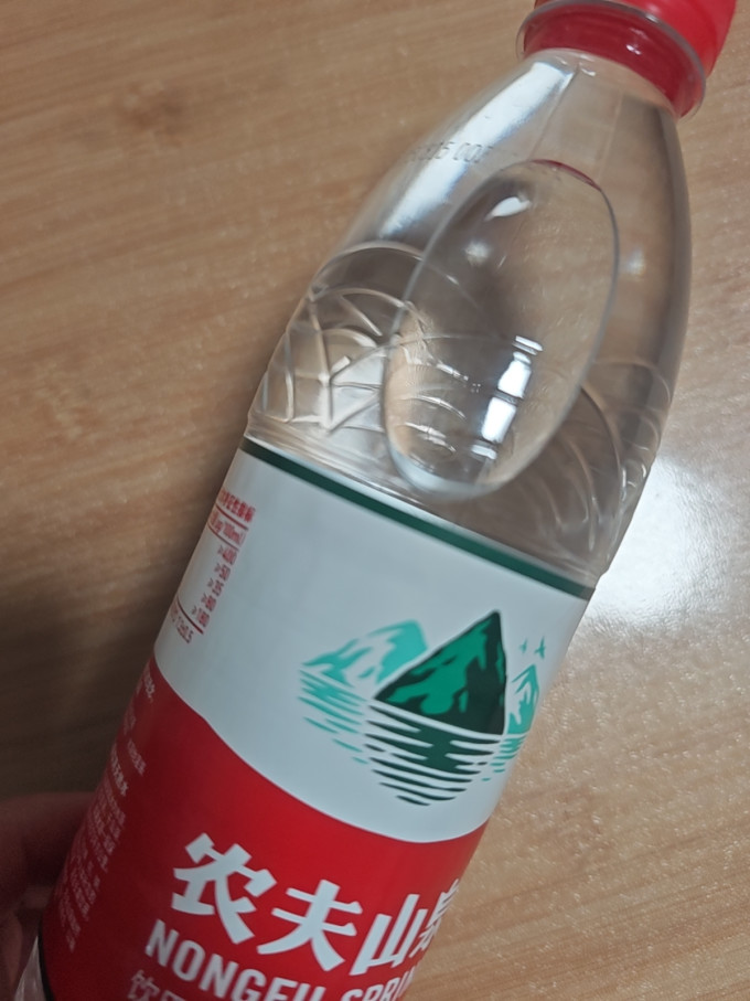 农夫山泉水