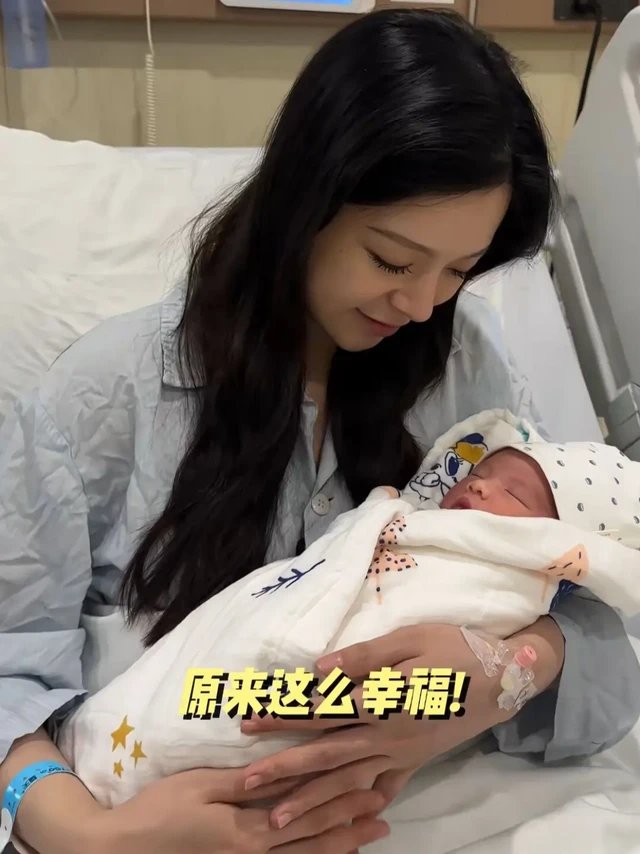 已生,原来怀孕真的没必要焦虑!⭐过来人总结的心得:
✅刚知道怀孕先去医院抽血,挂妇科!不用空腹!!建议上午去验血是为了进一步确认怀孕查孕酮和hcg
✅可以买一本DK怀孕百科📚,不懂的随时看
✅孕期营养