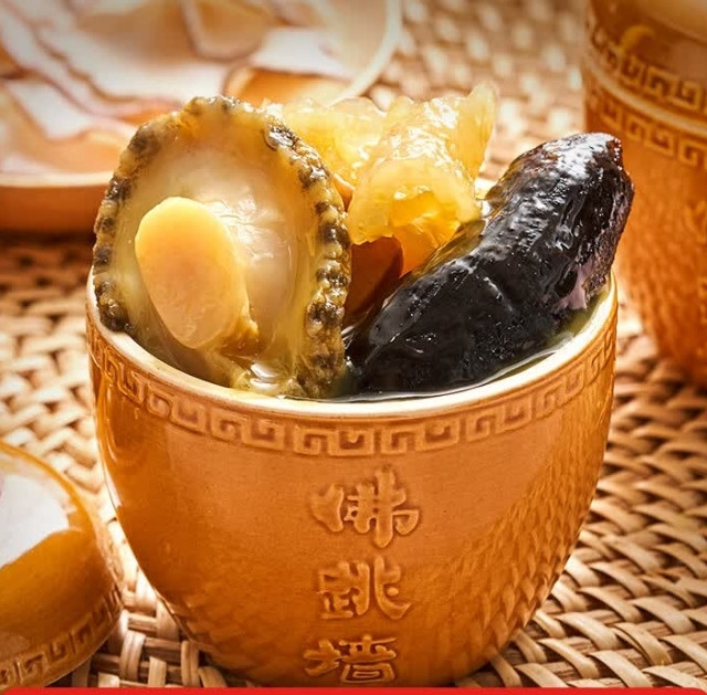 罗永浩“硬刚”西贝：预制菜之争，是品质博弈还是知情权保卫战？