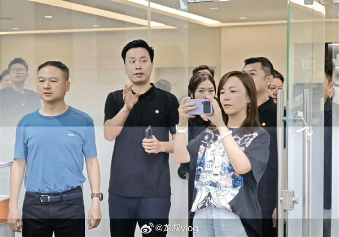 小米17 Pro Max官宣!三款机型命名和iPhone 17一模一样 雷军:全面对标iPhone 正面迎战