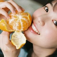 沃柑：秋天里的“水炸弹”，皮薄肉厚汁水多，吃一口就上瘾！