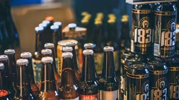 最近买的七种啤酒实测对比，老品牌真管饱——普通大学生试喝记录