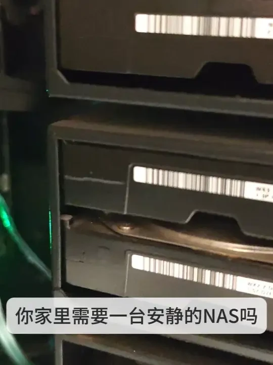 静音利器,告别硬盘噪音！铁威马F4 SSD上手体验 4盘位全闪 | 5Gbe网卡 | 12代Intel核显 | 千元出头的家庭NAS#nas #网盘 #电子产品 #飞牛OS