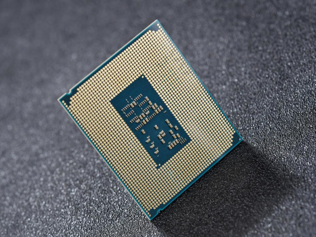 体验拉满还超值!酷睿Ultra 5-230F全能实力超越锐龙5 9500F,千元终极选择