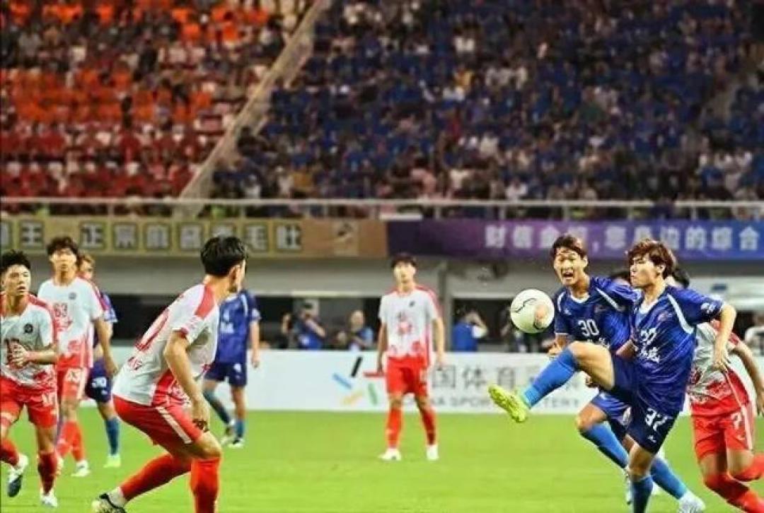 湘超6元矿泉水引争议:基层体育赛事的商业化困局与苏超免费饮水破局启示