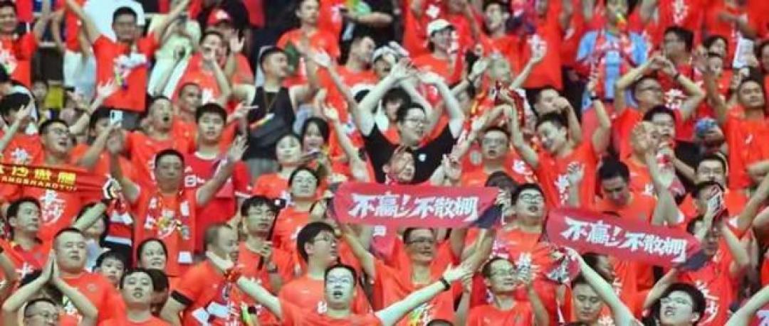 湘超6元矿泉水引争议:基层体育赛事的商业化困局与苏超免费饮水破局启示