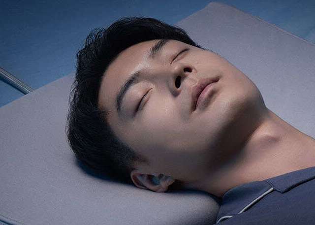 被自己鼾声吓醒？这款智能枕救了我的睡眠，连老婆都夸买得值！