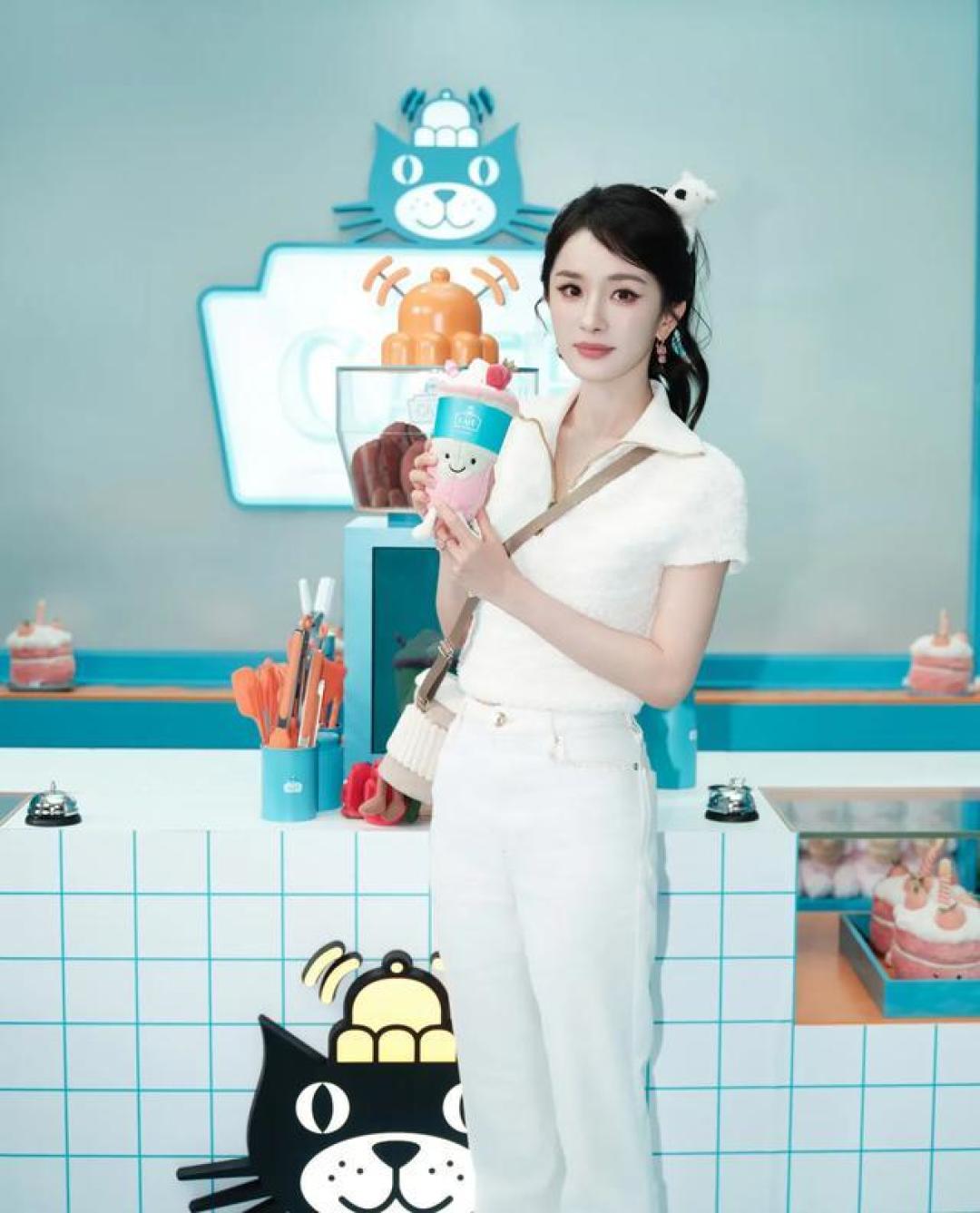 Jellycat上海快闪店入场券炒至800元 明星效应引爆治愈经济狂潮