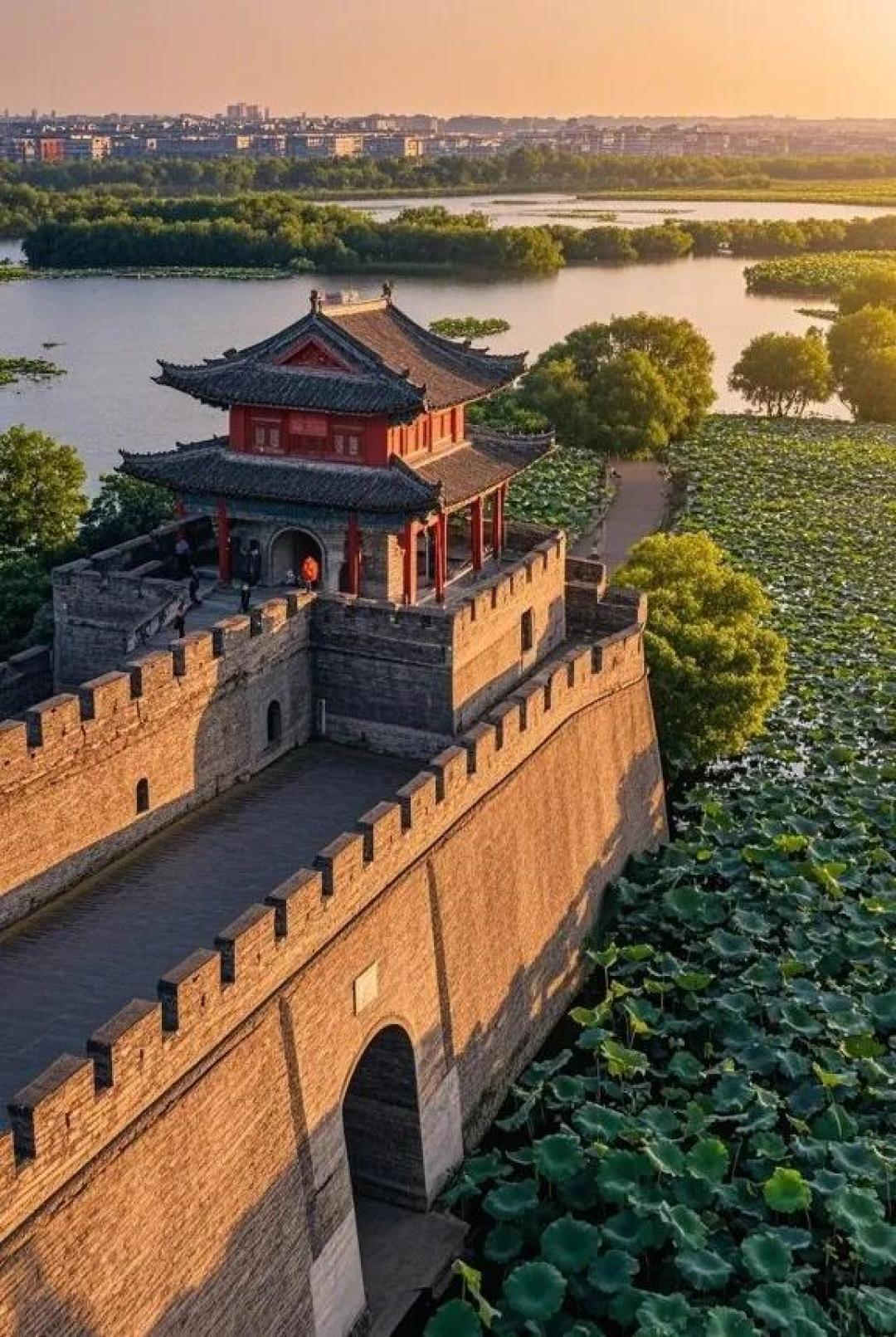 华中周末游攻略:两小时圈解锁草原星幕、峡谷秘境与千年古镇