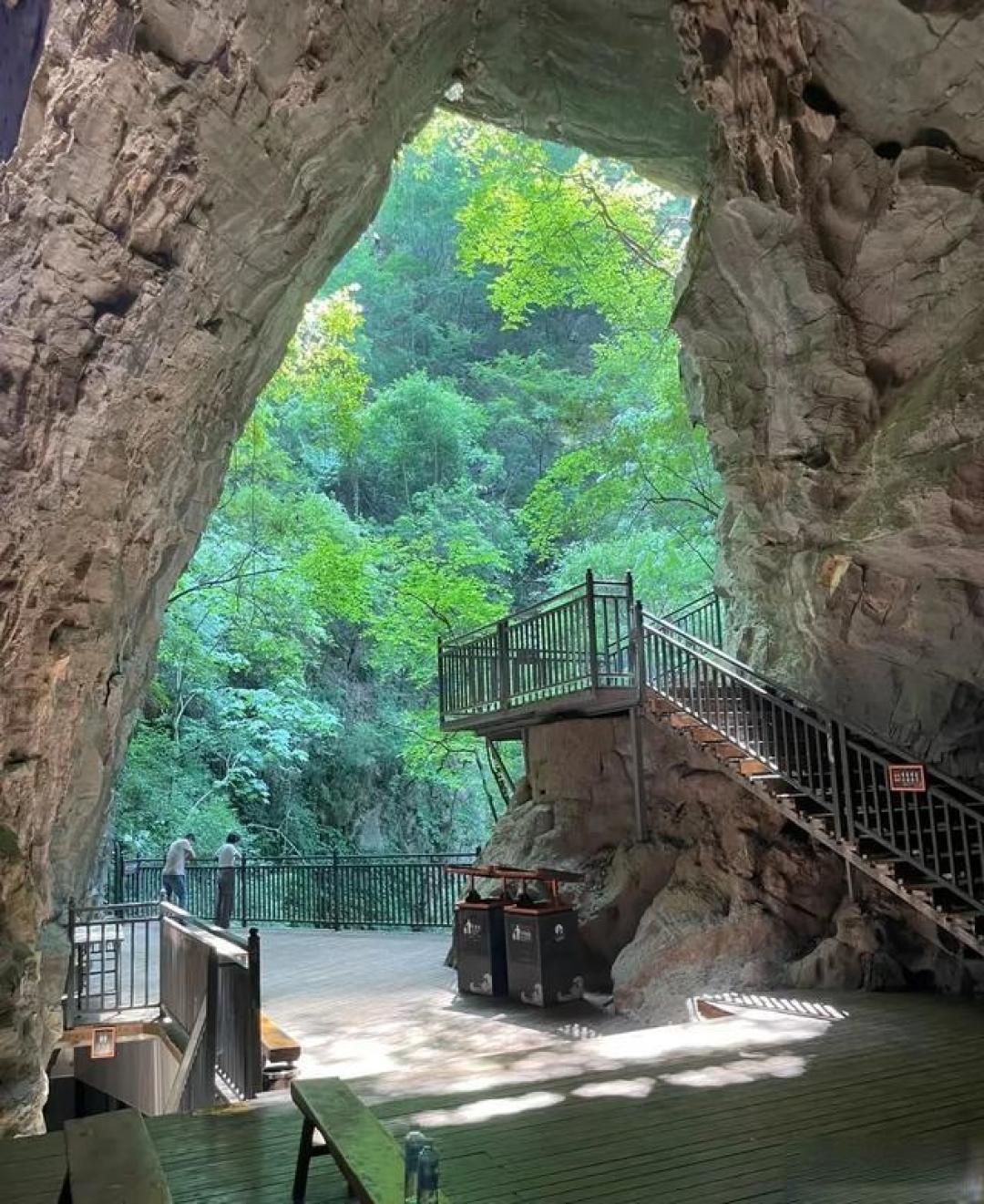 华中周末游攻略:两小时圈解锁草原星幕、峡谷秘境与千年古镇