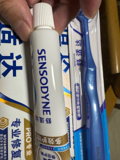 牙齿敏感？试试舒适达修复牙膏